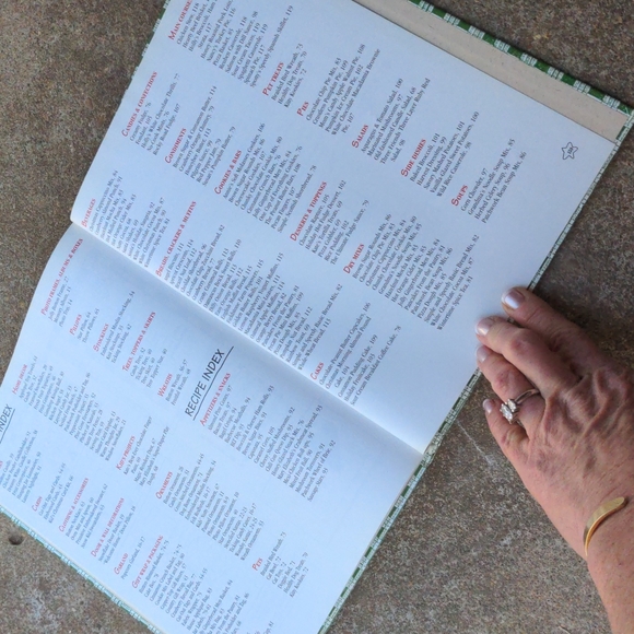 Gooseberry Patch Christmas Book 3 Leisure Arts Recipes Holiday Gift Giving Ideas - Picture 15 of 16